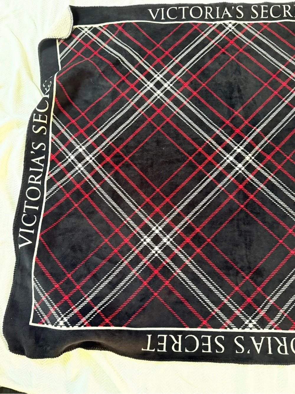 Victoria’s Secret Buffalo Plaid Sherpa Plush Blanket holiday limited edition